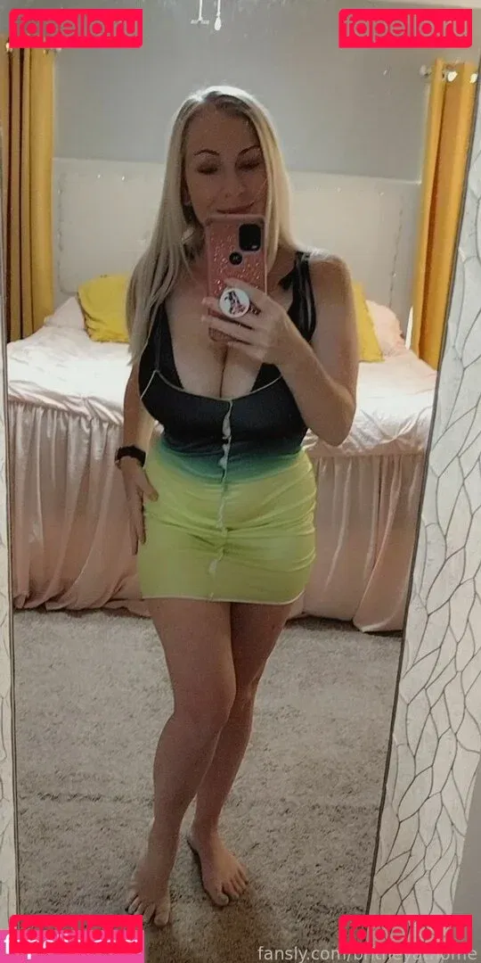 britneyathome Onlyfans Photo Gallery 