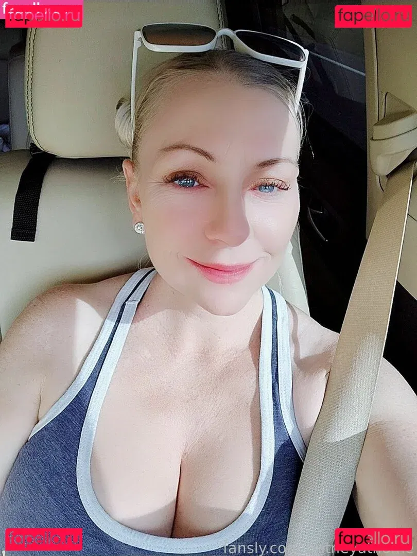 britneyathome Onlyfans Photo Gallery 