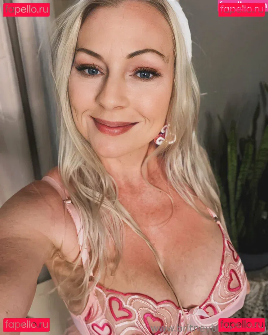 britneyathome Onlyfans Photo Gallery 