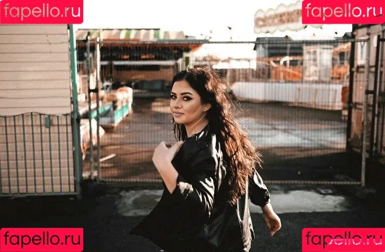 Emalia Genie Safia Onlyfans Photo Gallery 