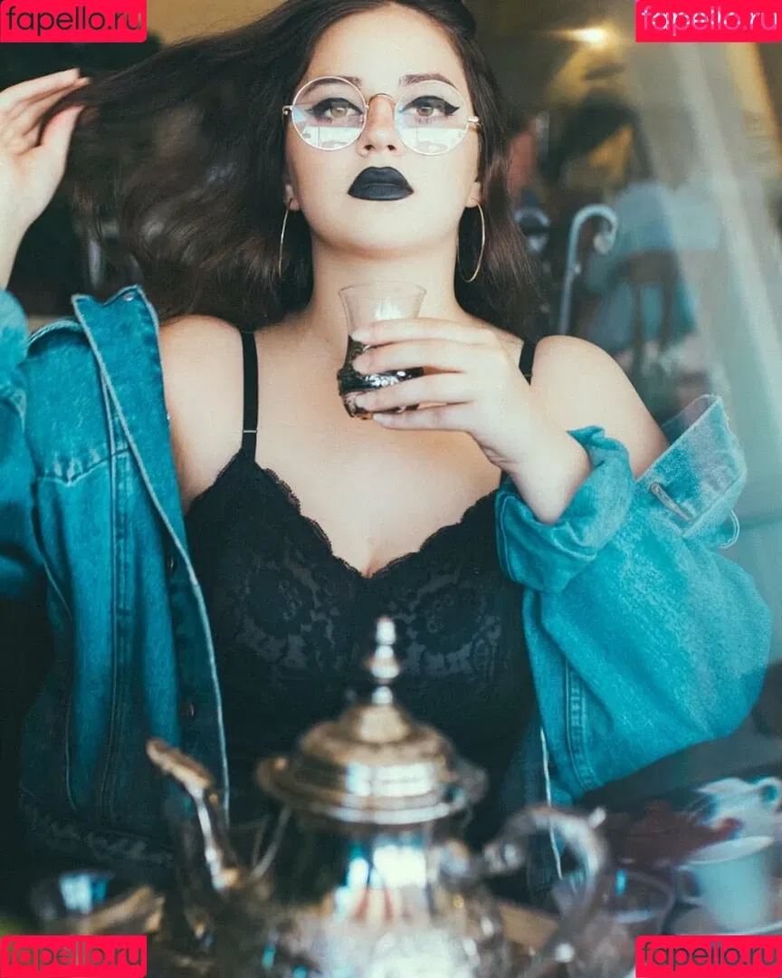 Emalia Genie Safia Onlyfans Photo Gallery 