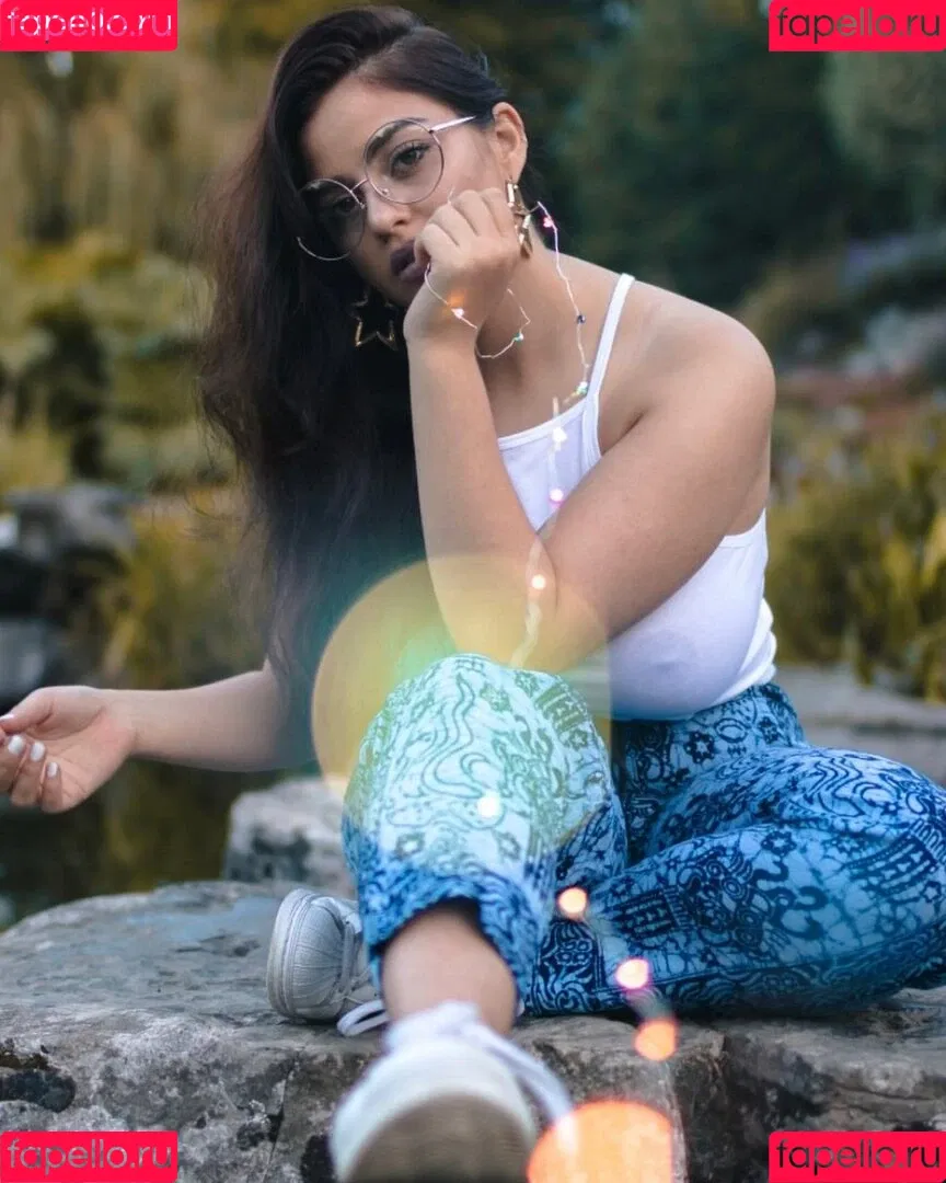 Emalia Genie Safia Onlyfans Photo Gallery 