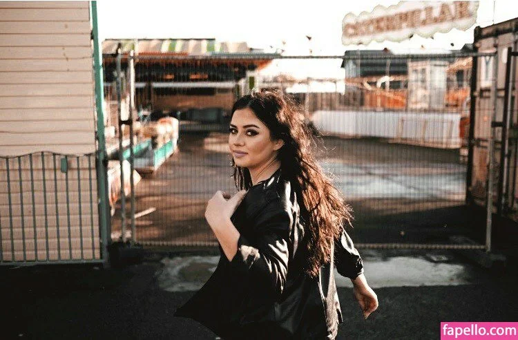 Emalia Genie Safia Onlyfans Photo Gallery 