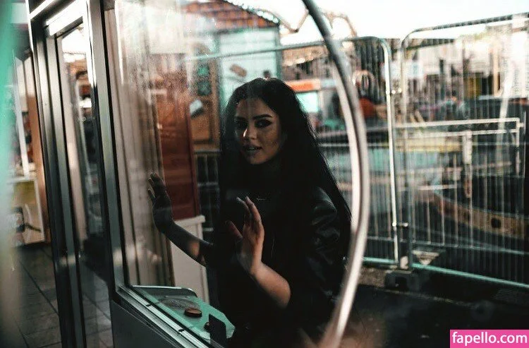 Emalia Genie Safia Onlyfans Photo Gallery 