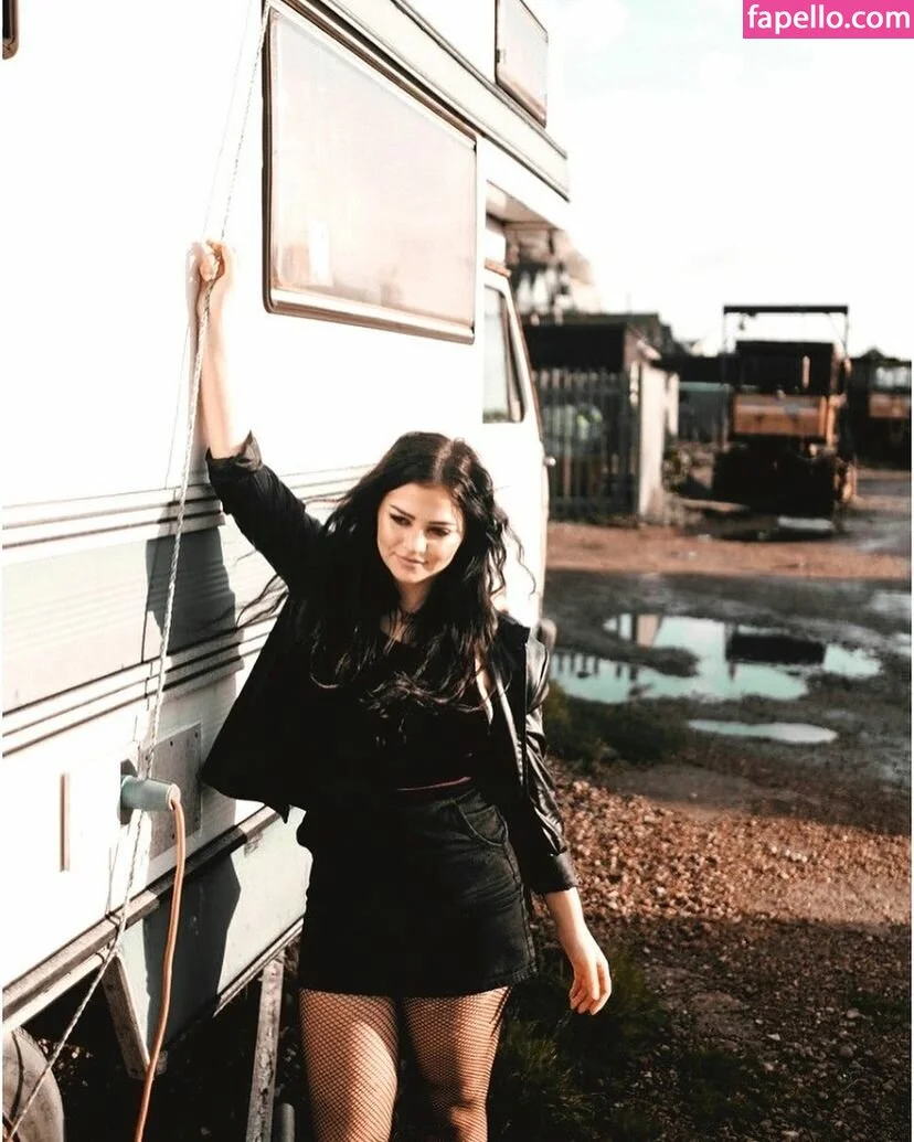 Emalia Genie Safia Onlyfans Photo Gallery 