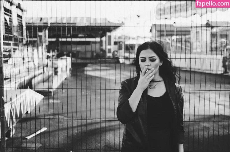 Emalia Genie Safia Onlyfans Photo Gallery 