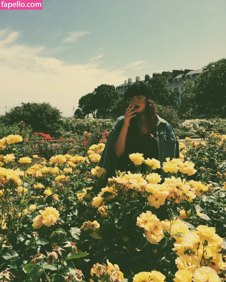 Emalia Genie Safia Onlyfans Photo Gallery 