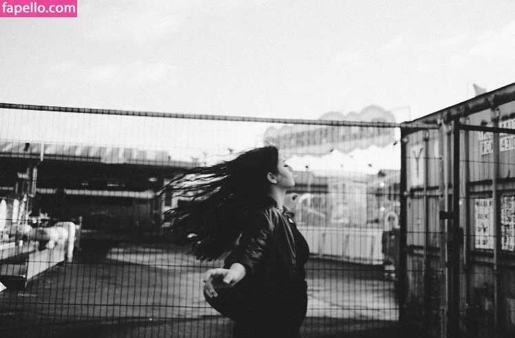 Emalia Genie Safia Onlyfans Photo Gallery 