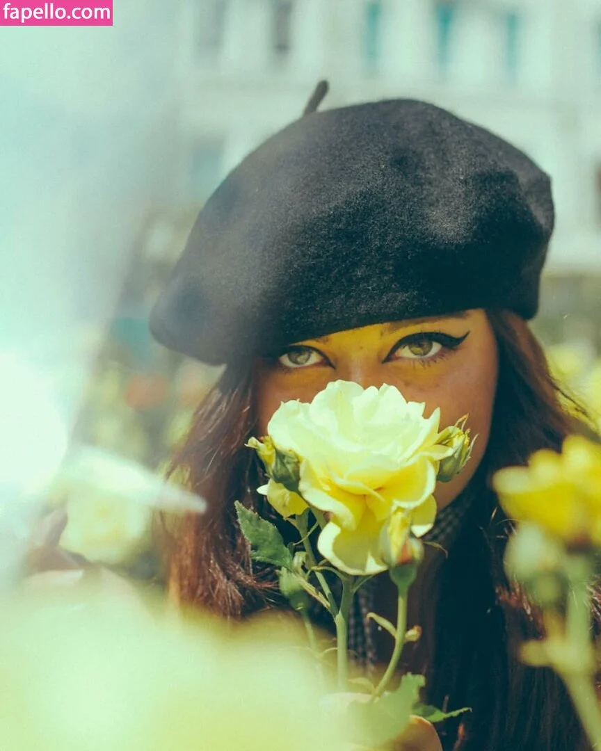 Emalia Genie Safia Onlyfans Photo Gallery 