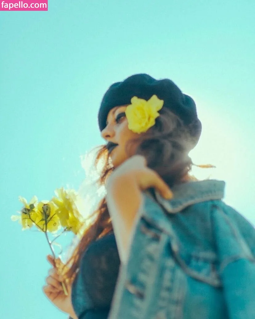 Emalia Genie Safia Onlyfans Photo Gallery 