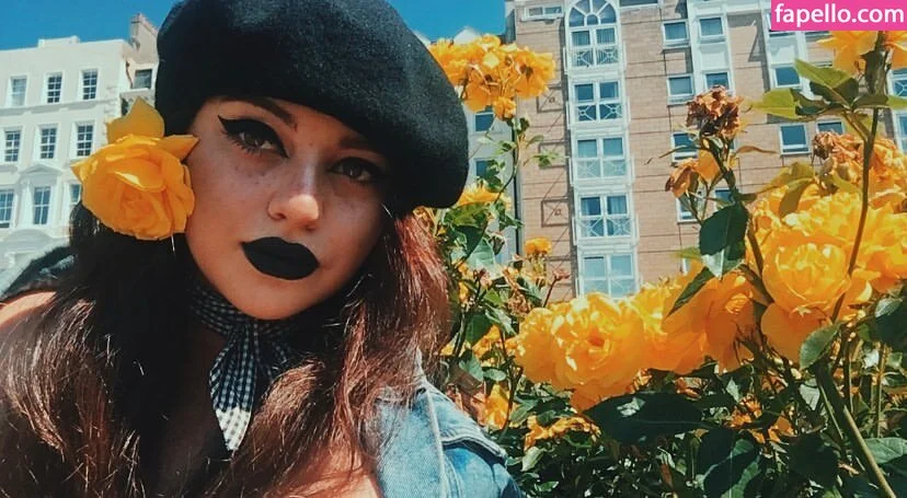 Emalia Genie Safia Onlyfans Photo Gallery 