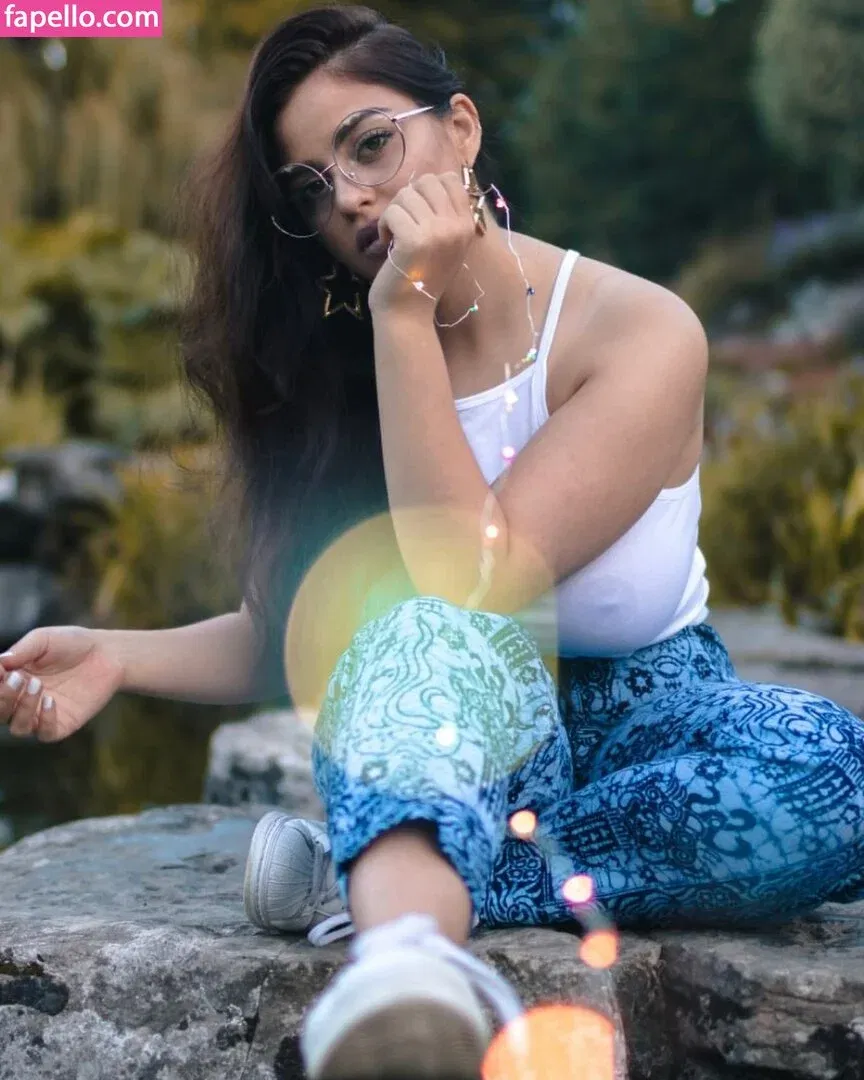 Emalia Genie Safia Onlyfans Photo Gallery 