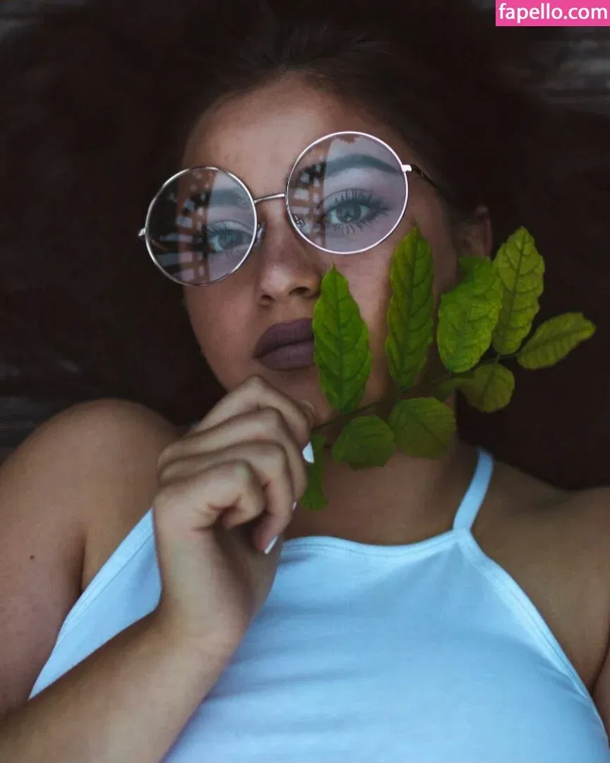 Emalia Genie Safia Onlyfans Photo Gallery 