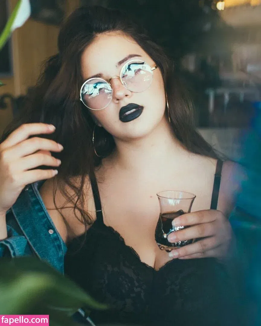 Emalia Genie Safia Onlyfans Photo Gallery 