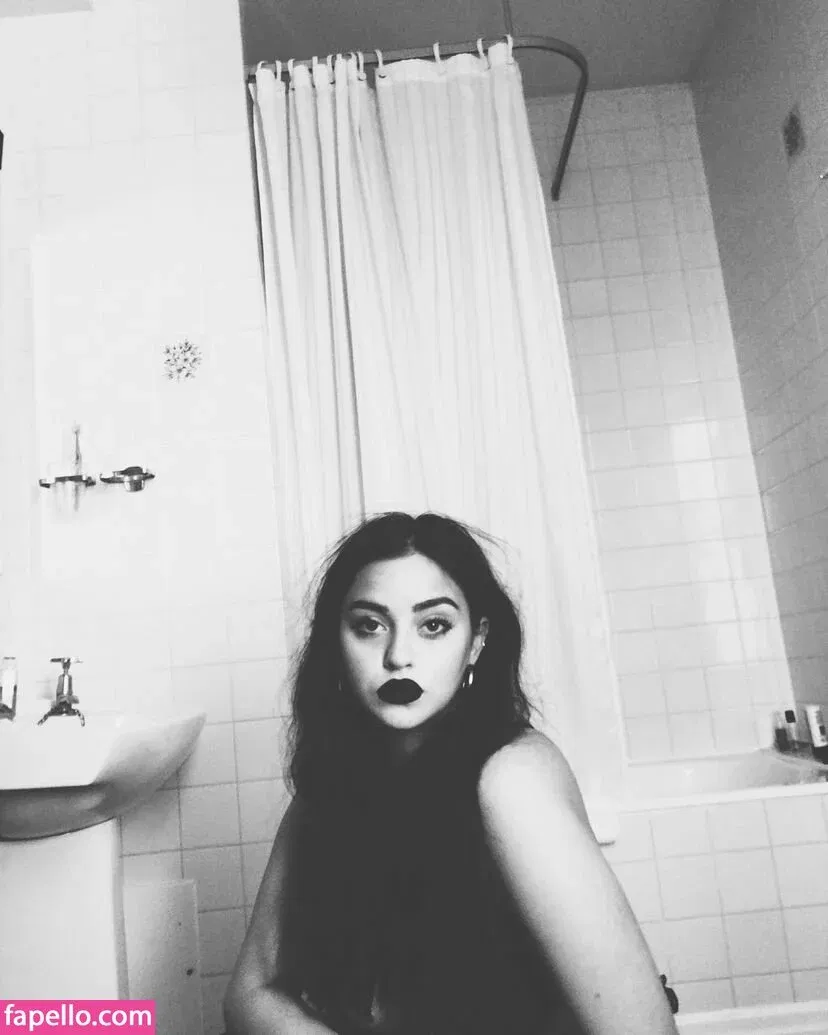 Emalia Genie Safia Onlyfans Photo Gallery 