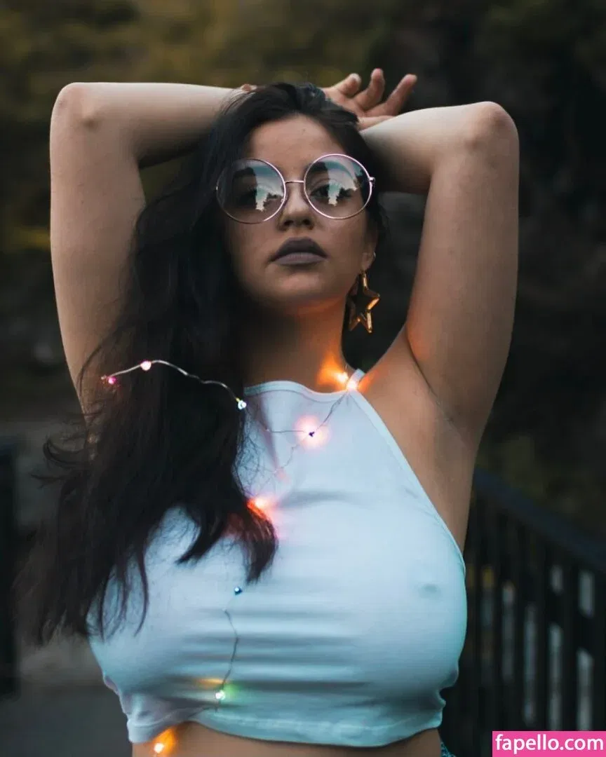 Emalia Genie Safia Onlyfans Photo Gallery 