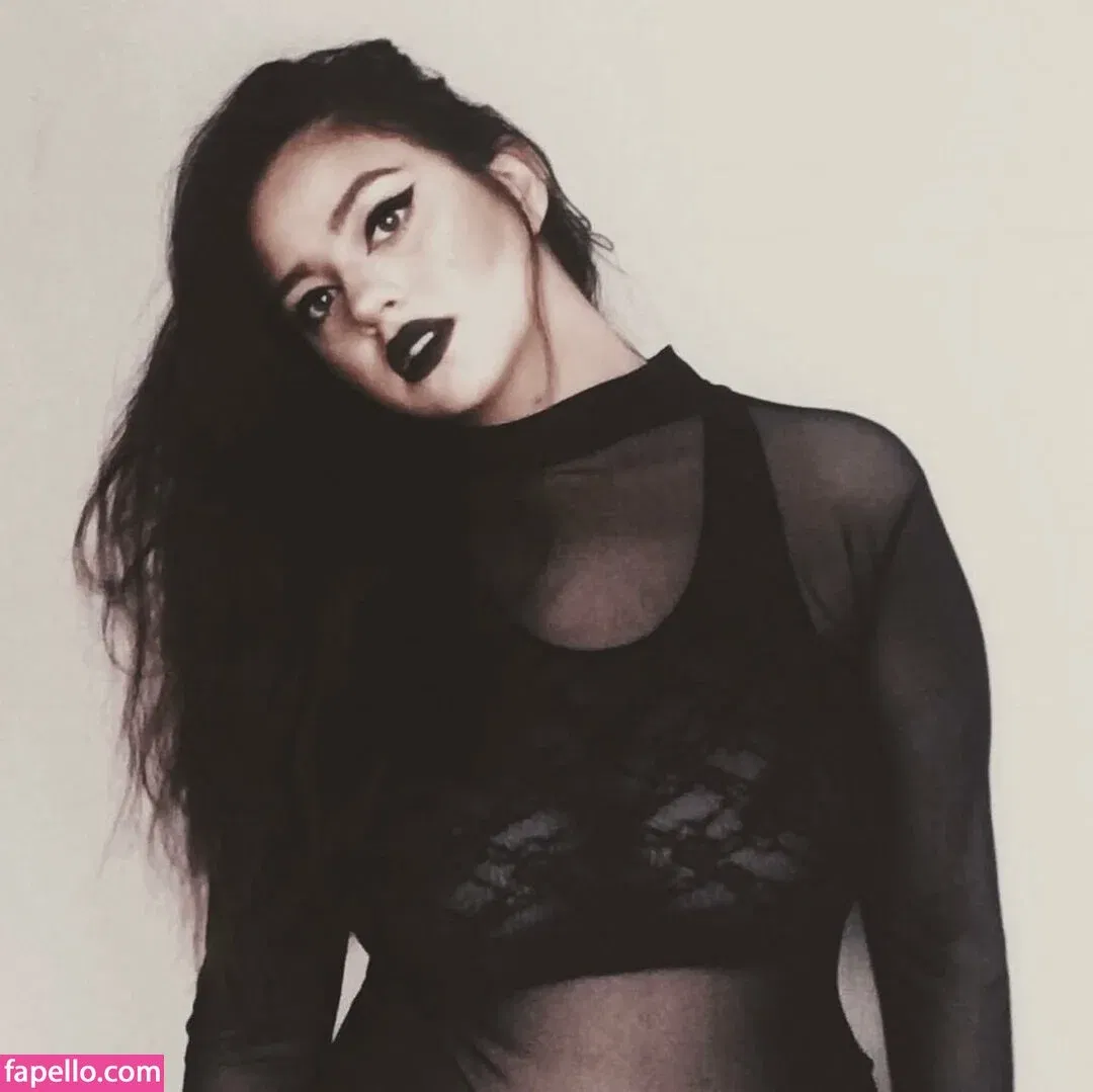 Emalia Genie Safia Onlyfans Photo Gallery 