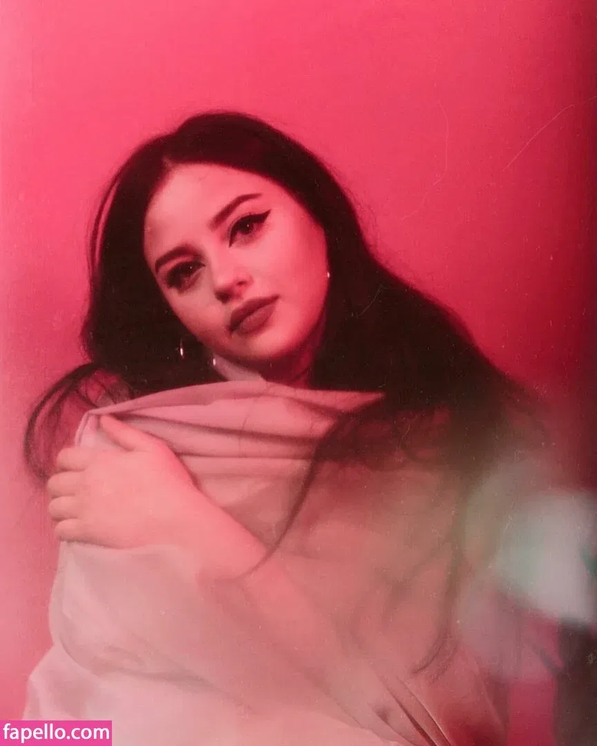 Emalia Genie Safia Onlyfans Photo Gallery 