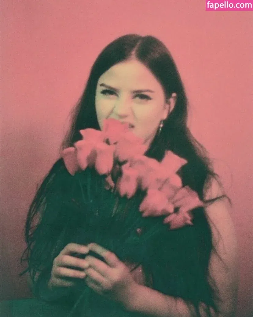 Emalia Genie Safia Onlyfans Photo Gallery 