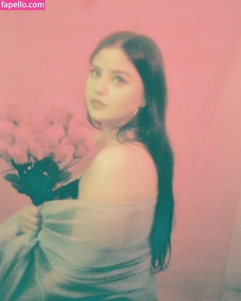 Emalia Genie Safia Onlyfans Photo Gallery 