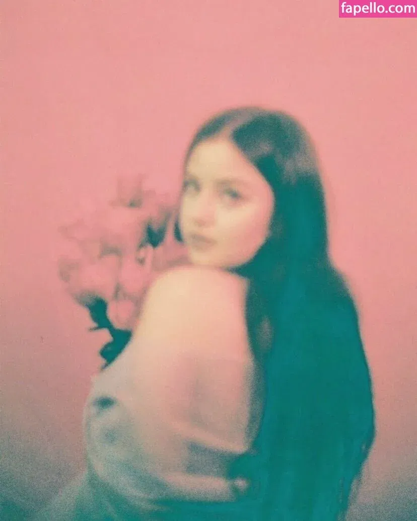 Emalia Genie Safia Onlyfans Photo Gallery 