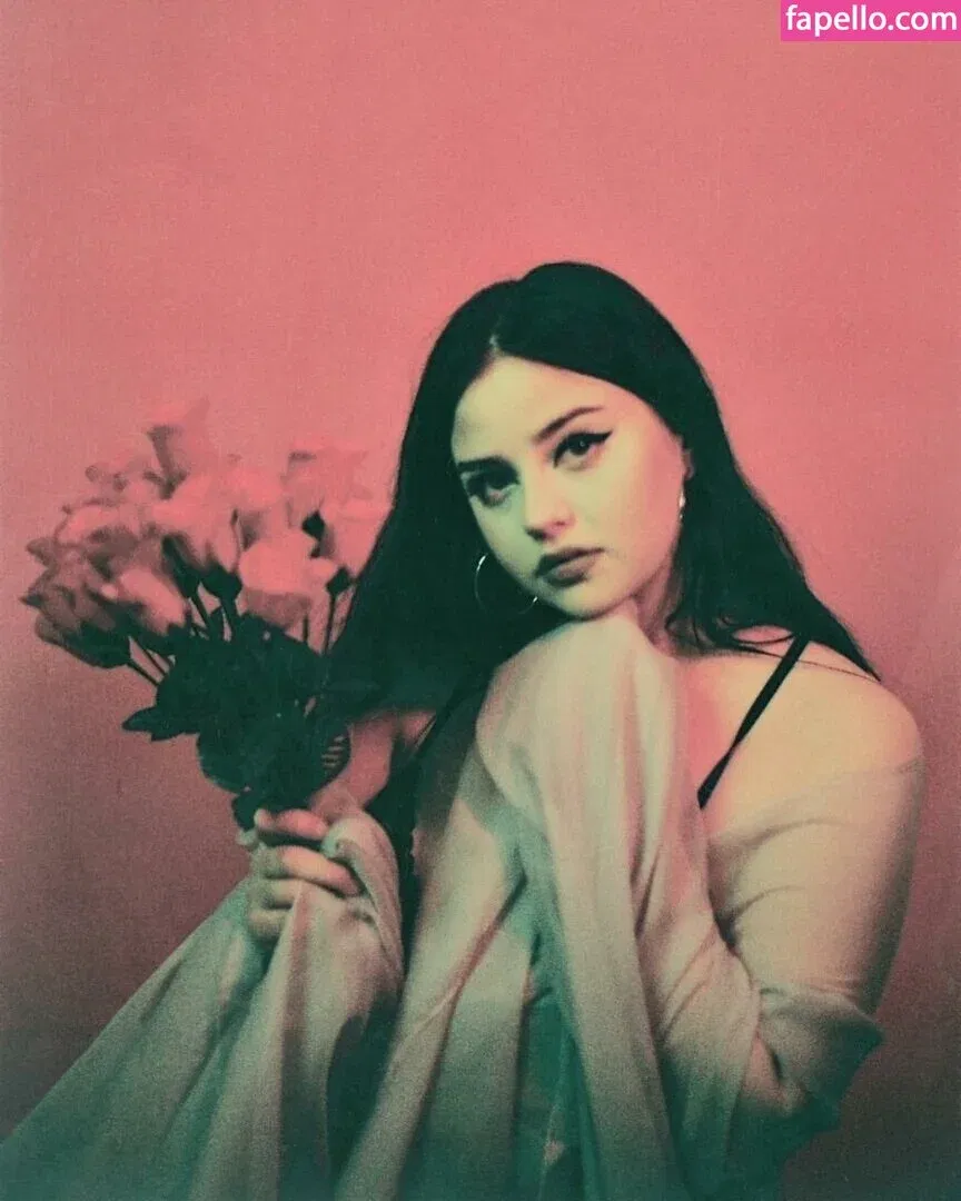 Emalia Genie Safia Onlyfans Photo Gallery 