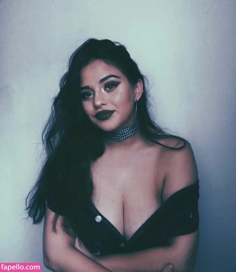 Emalia Genie Safia Onlyfans Photo Gallery 