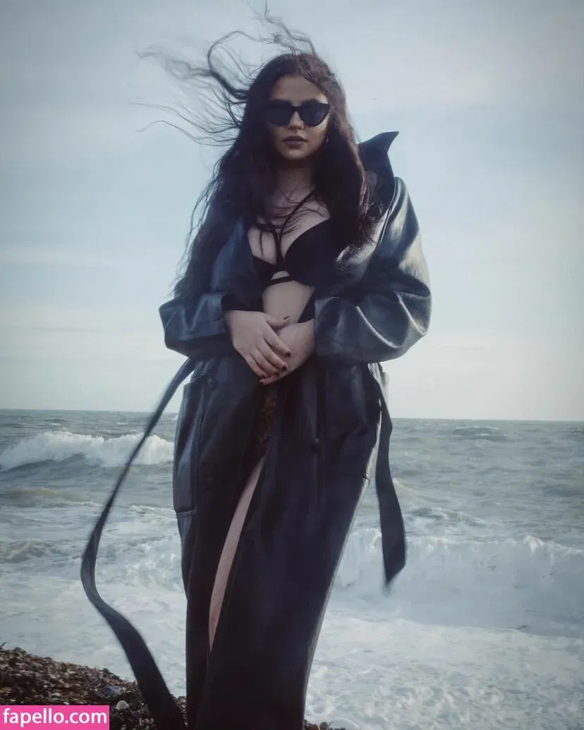 Emalia Genie Safia Onlyfans Photo Gallery 