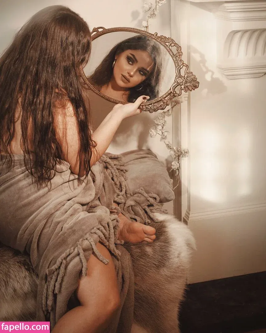 Emalia Genie Safia Onlyfans Photo Gallery 