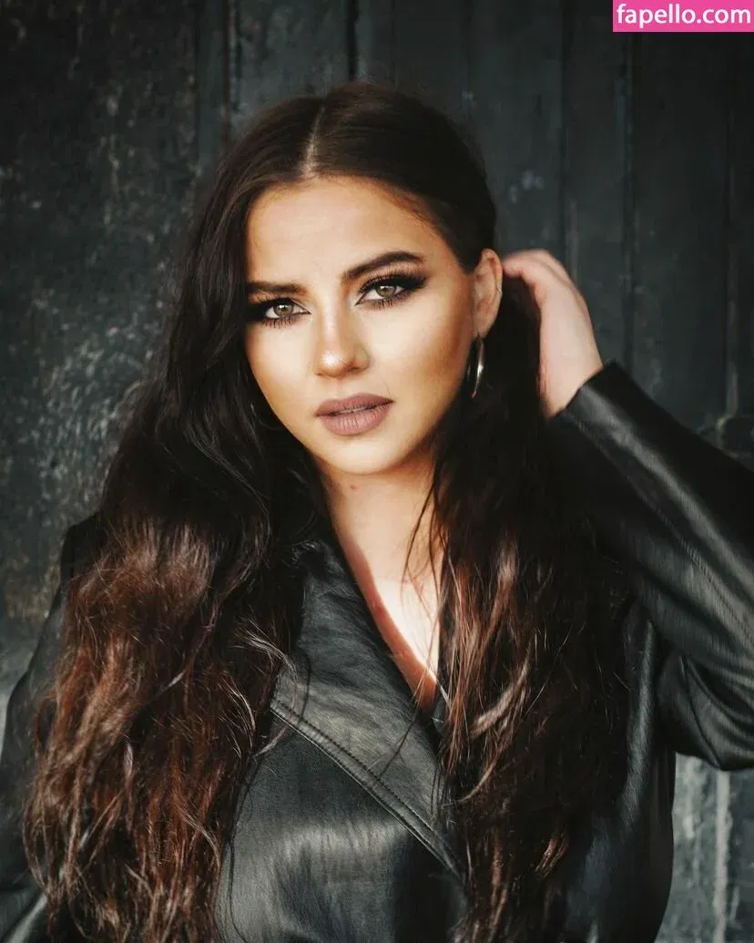 Emalia Genie Safia Onlyfans Photo Gallery 