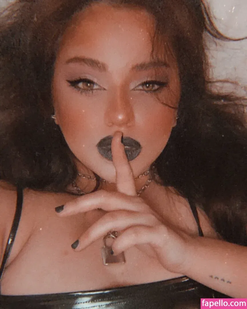 Emalia Genie Safia Onlyfans Photo Gallery 