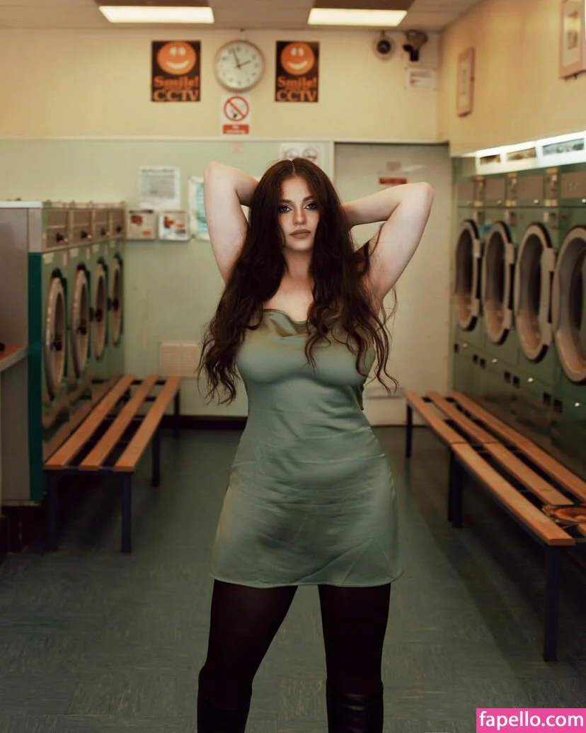 Emalia Genie Safia Onlyfans Photo Gallery 