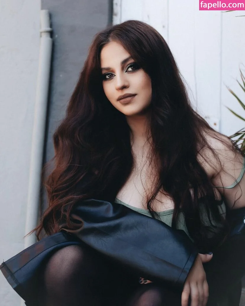 Emalia Genie Safia Onlyfans Photo Gallery 