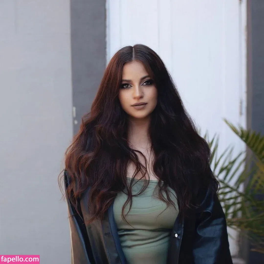 Emalia Genie Safia Onlyfans Photo Gallery 