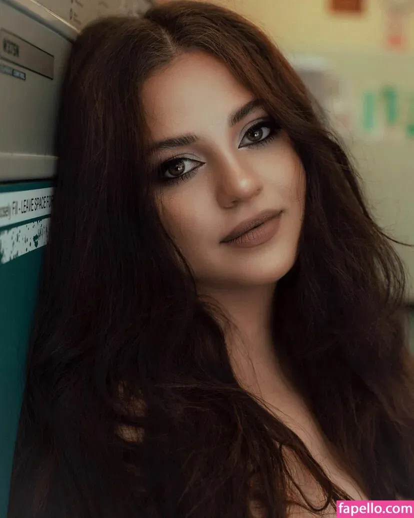 Emalia Genie Safia Onlyfans Photo Gallery 