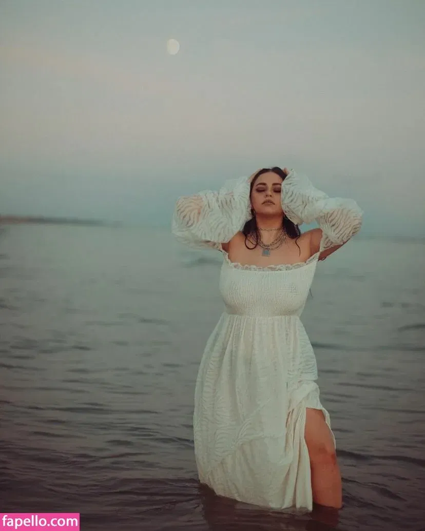 Emalia Genie Safia Onlyfans Photo Gallery 