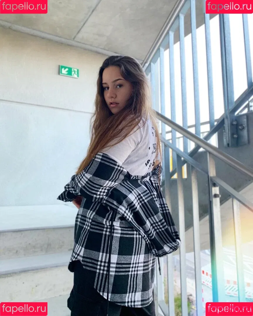 ASMR Marlife Onlyfans Photo Gallery 