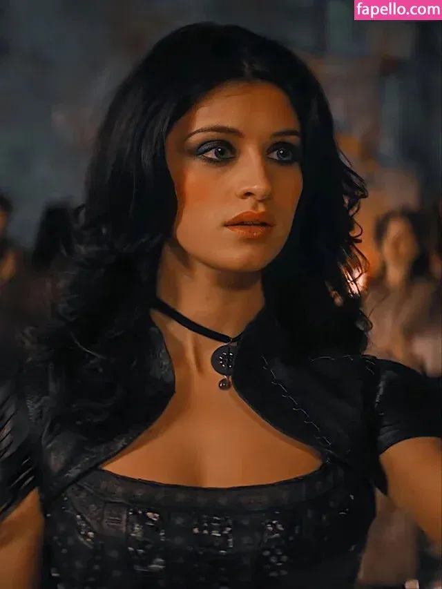 Anya Chalotra Onlyfans Photo Gallery 