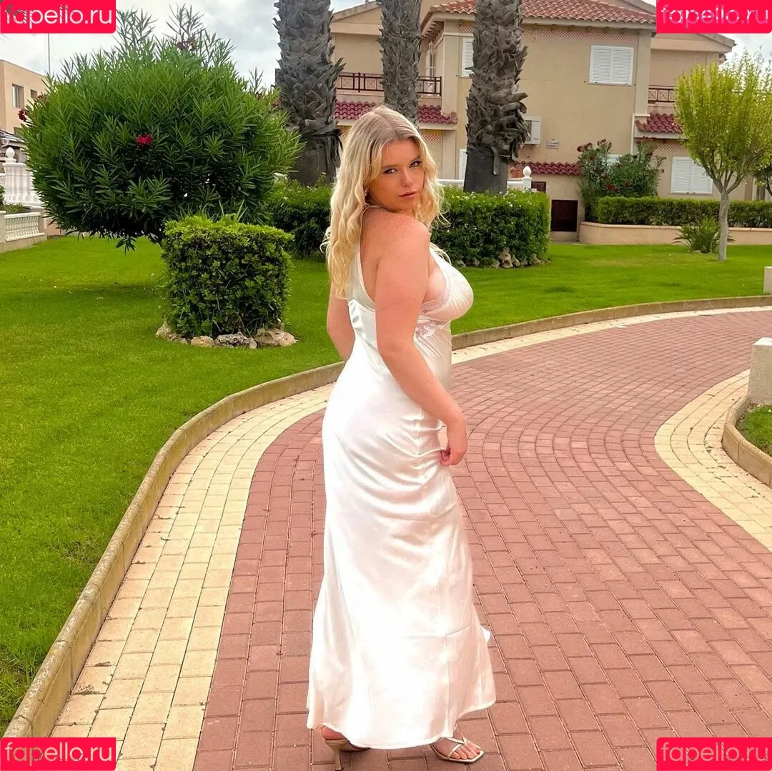 Sarah Anne Hooper Onlyfans Photo Gallery 