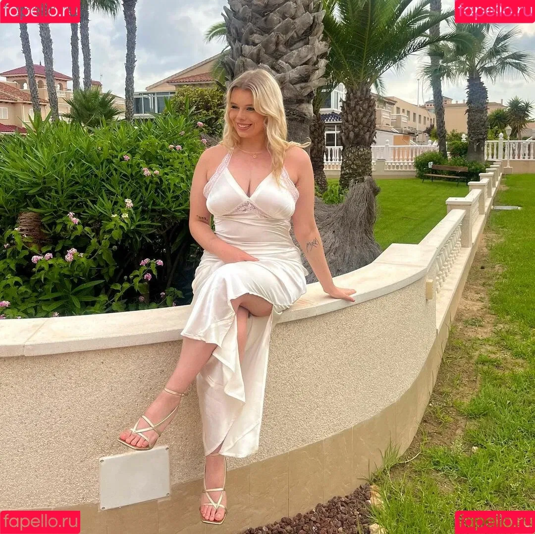 Sarah Anne Hooper Onlyfans Photo Gallery 