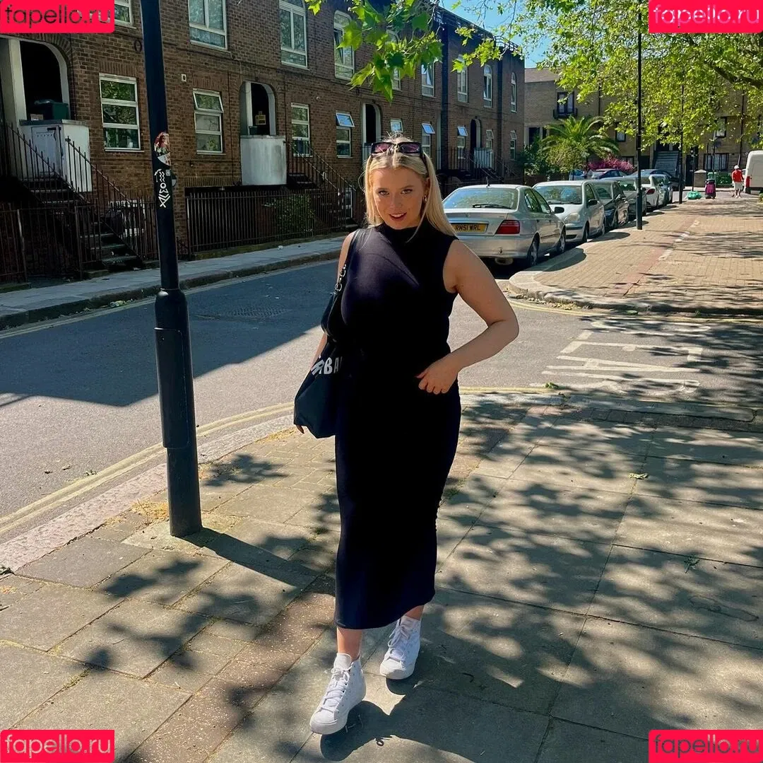 Sarah Anne Hooper Onlyfans Photo Gallery 