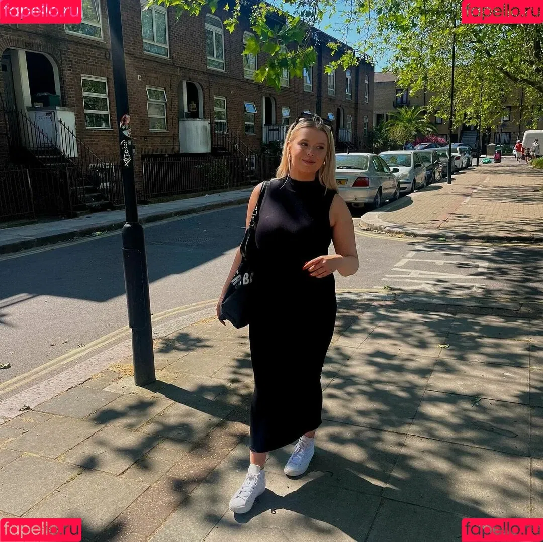 Sarah Anne Hooper Onlyfans Photo Gallery 