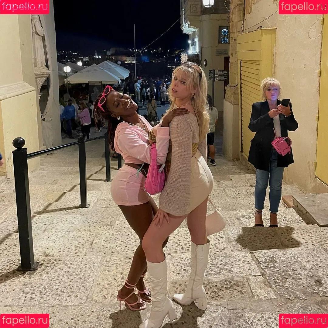 Sarah Anne Hooper Onlyfans Photo Gallery 