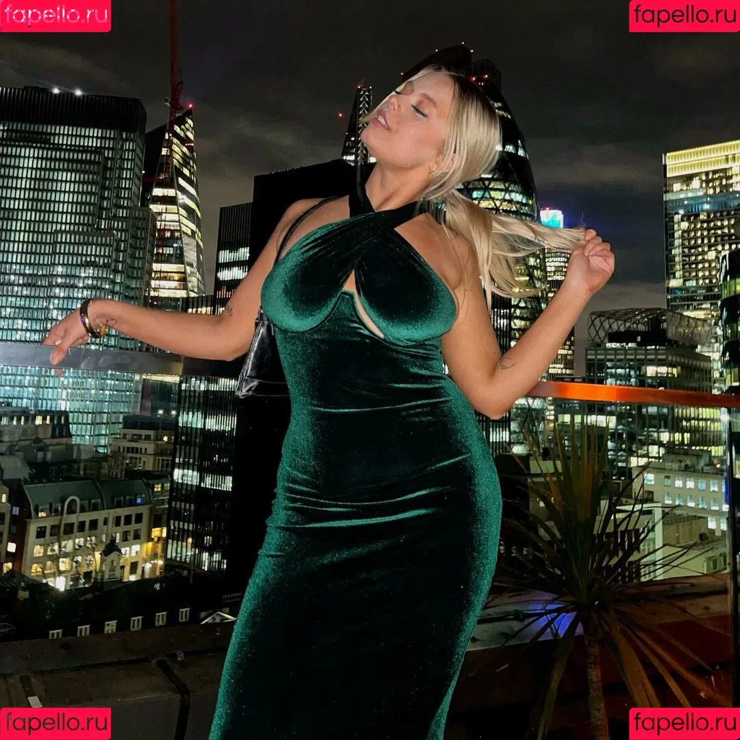 Sarah Anne Hooper Onlyfans Photo Gallery 