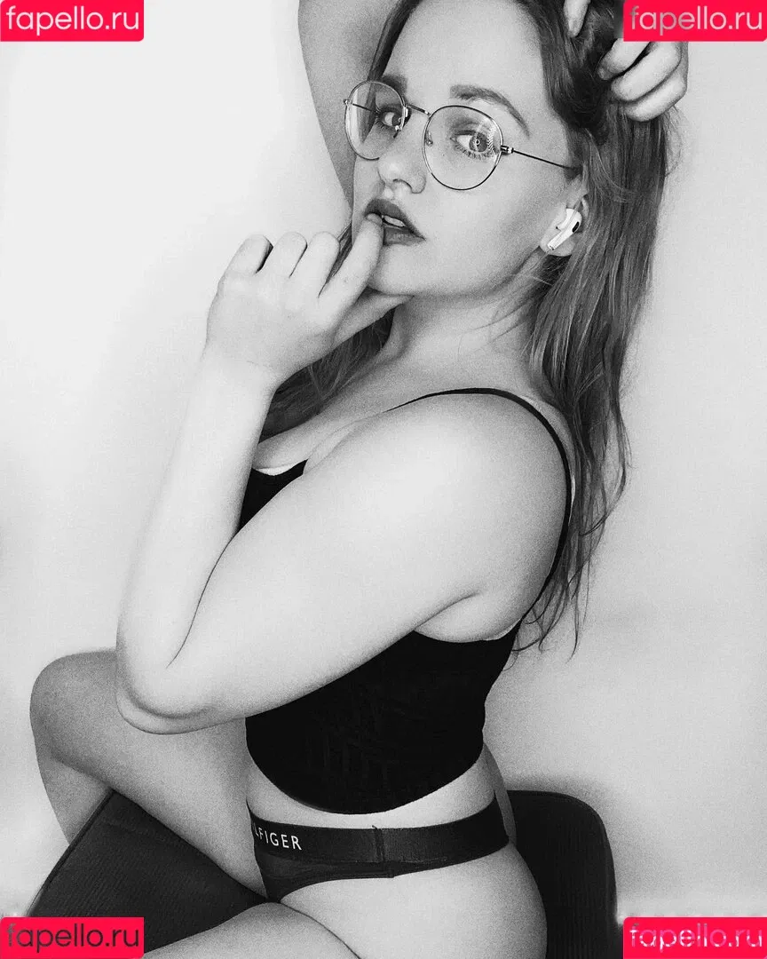 Lina-Klein Onlyfans Photo Gallery 