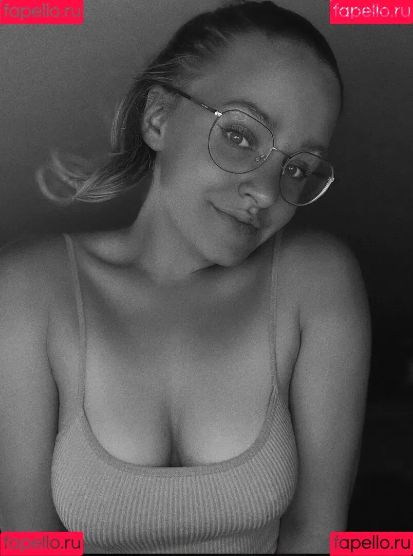 Lina-Klein Onlyfans Photo Gallery 