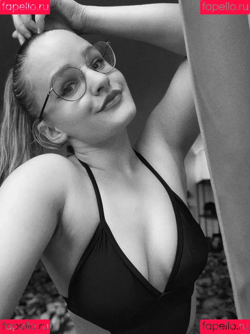Lina-Klein Onlyfans Photo Gallery 