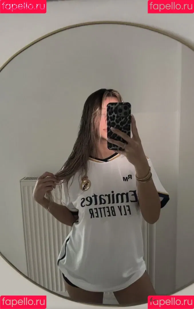 Almira Azemi Onlyfans Photo Gallery 