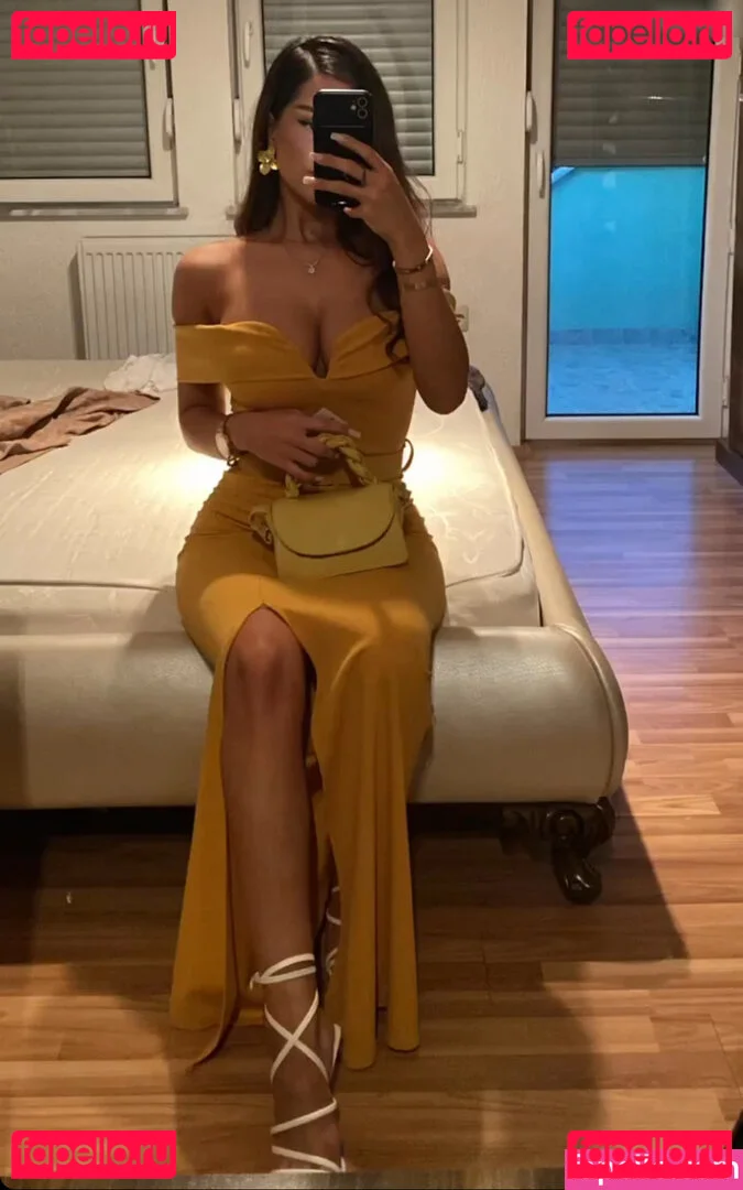 Almira Azemi Onlyfans Photo Gallery 