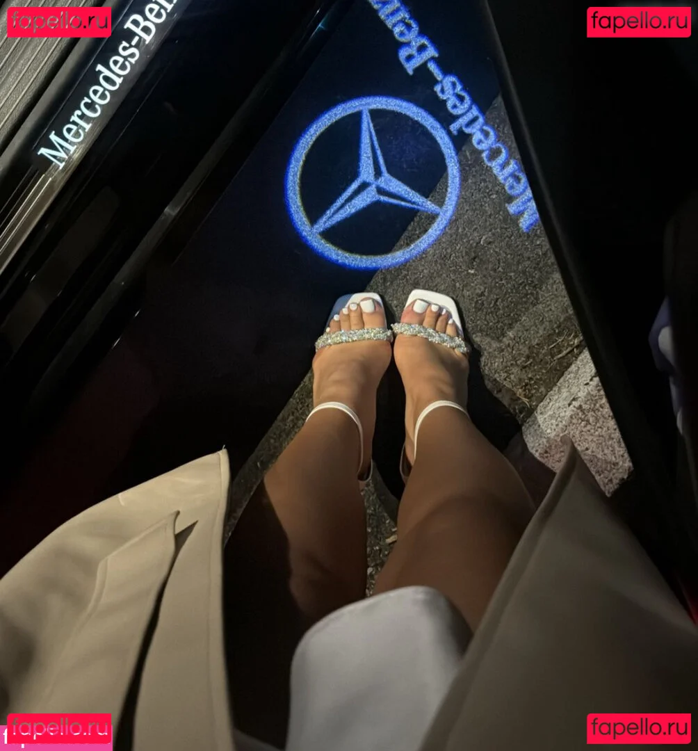 Almira Azemi Onlyfans Photo Gallery 